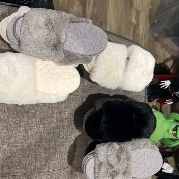 Skims Plushfuzzy Slippers - Picture 3 of 8